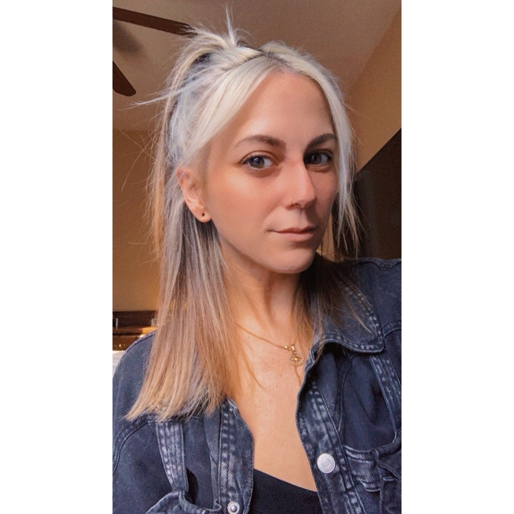 Meet your Posher, Caitlin